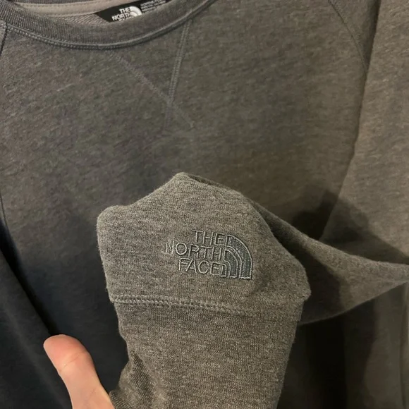 The North Face Gray Women’s Crewneck Sweatshirt NWOT - Picture 3 of 5